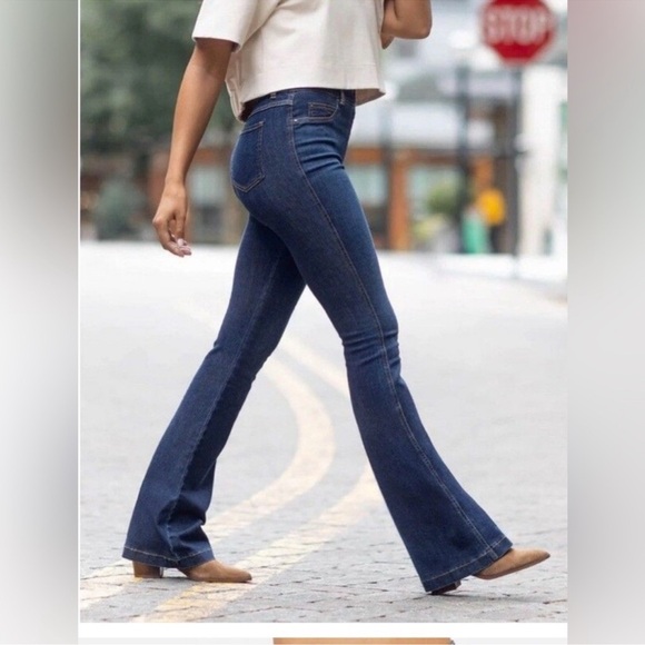 SPANX Blue Flare Jean Comfort Shaping Stretch Pull-on Midnight Shade Blue - Picture 2 of 15